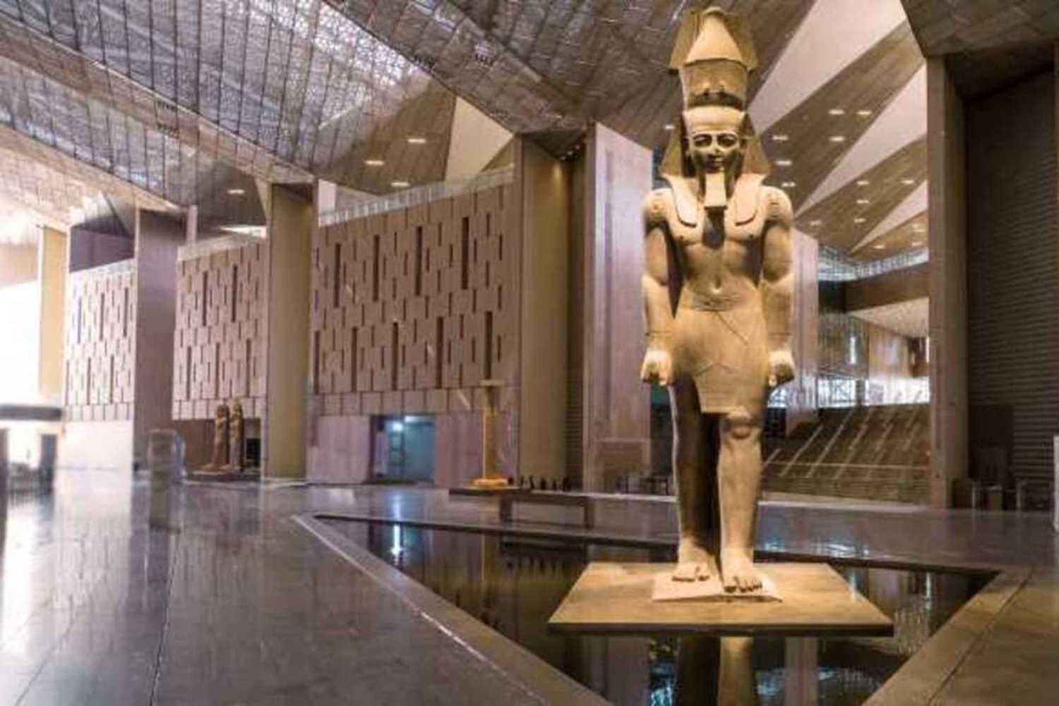大エジプト博物館への日帰りツアー (昼食付き)