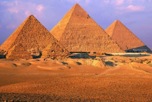 الأهرامات الموجهة للسيدات والبازار وجولة في المتحف