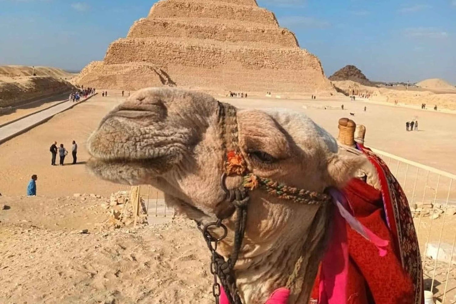 Женские пирамиды, Мемфис и однодневная поездка в Саккару