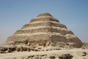 Nainen opastettu-pyramidit, Memphis, ja Sakkara päiväretki