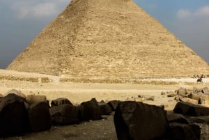 Vanuit Alexandrië: Dagtocht Caïro, piramides en Egyptisch Museum