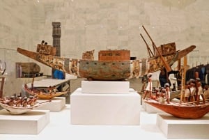 Desde el puerto de Alejandría: Pirámide de Guiza y Museo Nacional