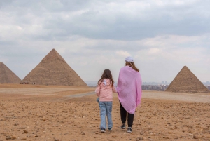 Depuis le port d'Alexandrie : Pyramide de Gizeh et musée national