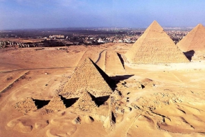 من ميناء الإسكندرية: أهرامات الجيزة والمتحف المصري والسوق