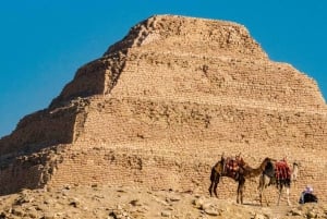Depuis le port d'Alexandrie : visite privée des pyramides de Gizeh et de Saqqarah.
