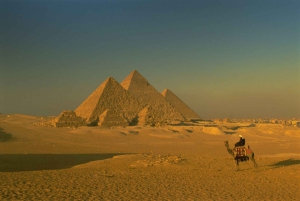 Desde el puerto de Alejandría: 2 días de pirámides, museo y El Cairo islámico.