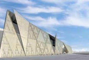 アレクサンドリア港発 : ピラミッドと大エジプト博物館