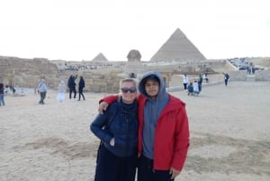 Von Kairo aus: Pyramiden von Gizeh Privater Flughafen Layover Trip
