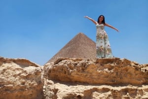 Fra Cairo: Giza-pyramiderne - privat tur med mellemlanding i lufthavnen