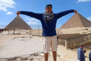 Fra Kairo: Privat utflukt til pyramidene i Giza med mellomlanding på flyplassen