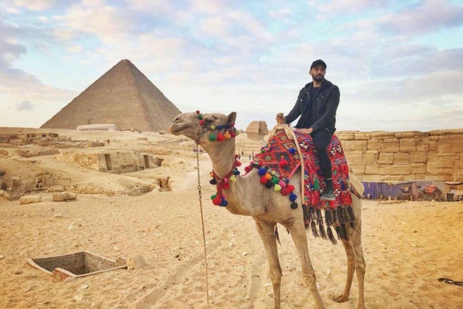 From Cairo: Giza Pyramids Tour by Camel or Horse