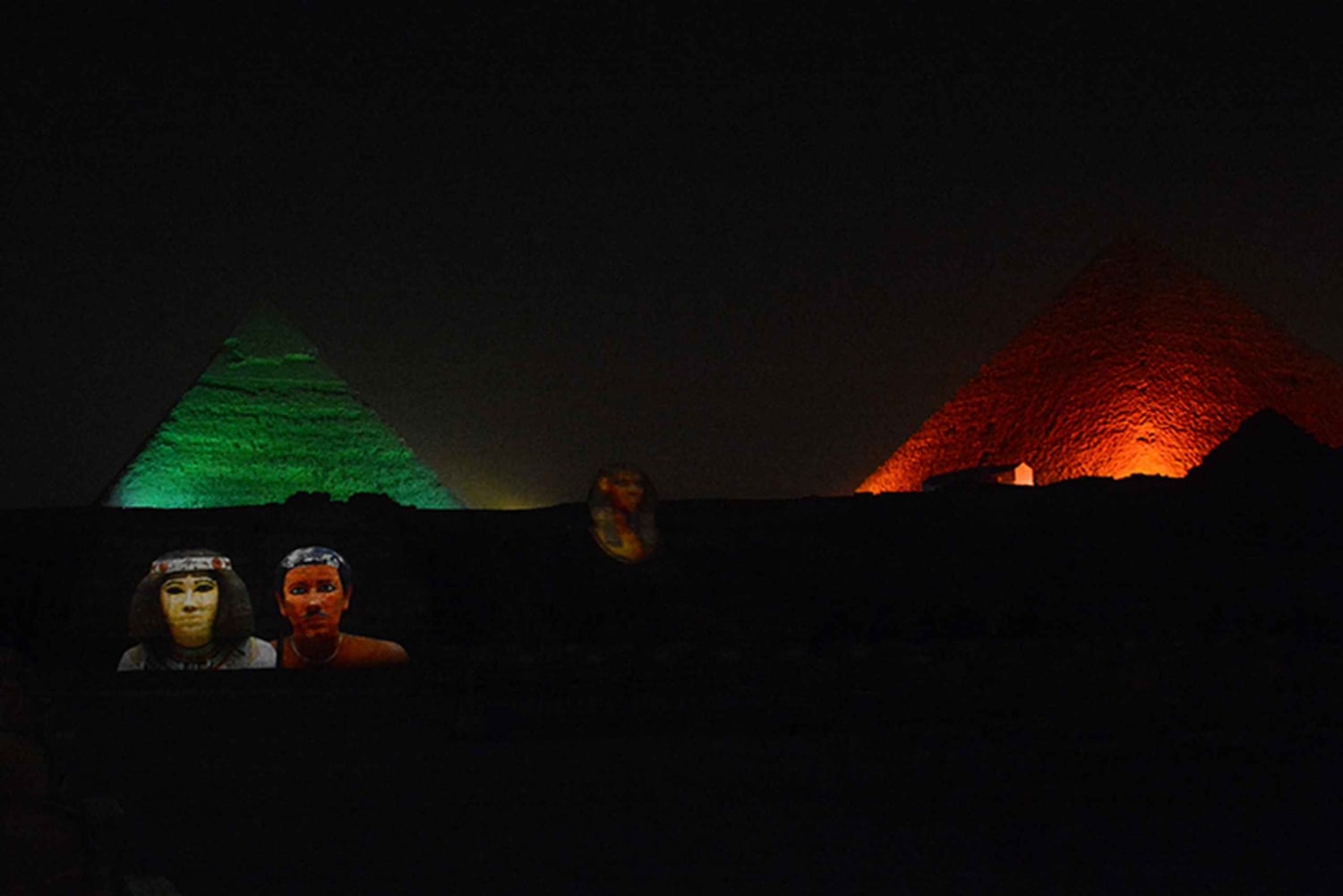 من القاهرة: جولة في أهرامات الجيزة مع عرض الضوء والنقل