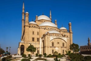 From Cairo or Giza: National Museum, Citadel and Bazaar Tour