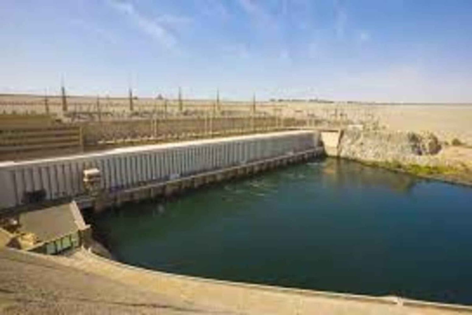 カイロ発：鉄道/ボートで行くピラミッド、ルクソール、アスワン 8 日間ツアー