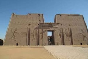 From Cairo: Pyramids, Luxor & Aswan 8-Day Tour by Train/Boat