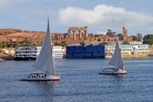 カイロ発：鉄道/ボートで行くピラミッド、ルクソール、アスワン 8 日間ツアー