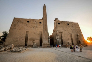 Vanuit Caïro: Dagtrip met een kleine groep naar Luxor met het vliegtuig