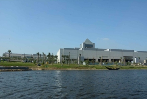 Fra El-Sokhna havn: Nationalmuseet, citadellet og basaren