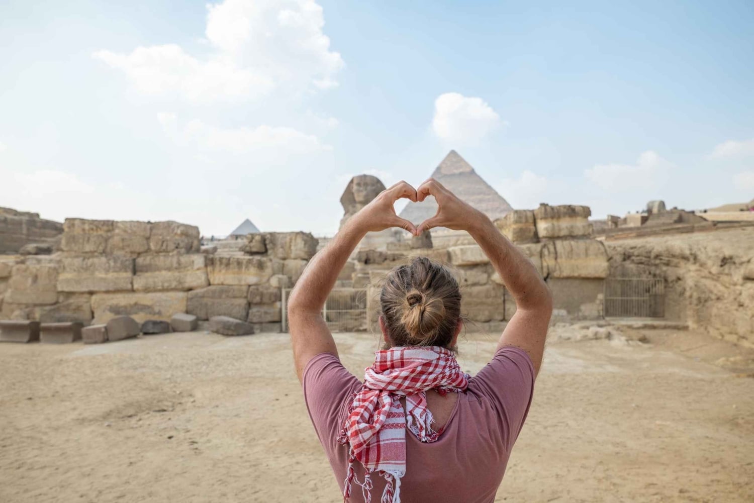 Desde Hurgada: El Cairo de noche con pirámides, museo y Nilo