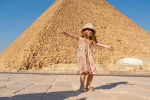 From Hurghada: Cairo, Pyramids, Museum Day Trip