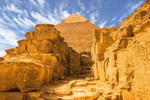 From Hurghada: Cairo, Pyramids, Museum Day Trip