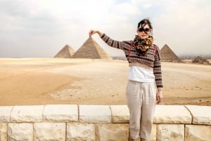 Von Hurghada aus: Ganztägige Tagestour nach Kairo mit dem Flugzeug