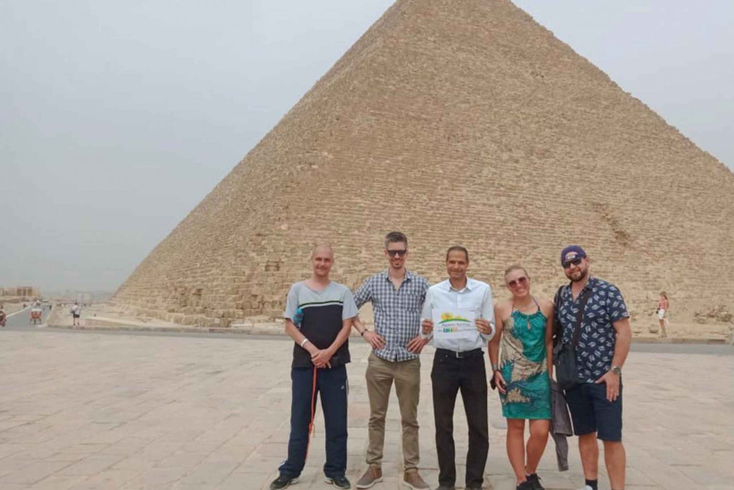 Da Hurghada: Tour per piccoli gruppi delle Piramidi e del Museo in Van