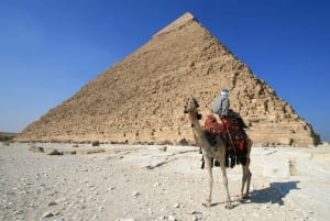 From Hurghada: Giza Pyramids & Egyptian Museum tour by Bus