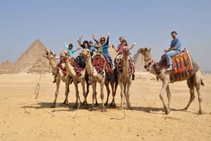 From Hurghada: Giza Pyramids & Egyptian Museum tour by Bus