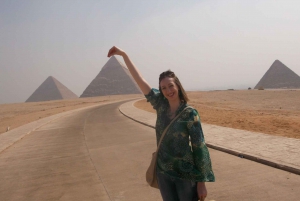 From Hurghada: Giza Pyramids & Egyptian Museum tour by Bus