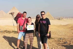 Depuis Hurghada : Visite en petit groupe des Pyramides et du Musée en Van