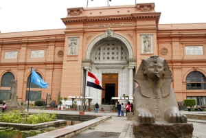 Fra havnen i Port Said: Giza-pyramiden og det egyptiske museet