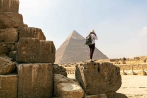 サファガ/ソーマ湾発：ピラミッドとエジプト考古学博物館の日帰りツアー