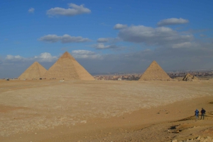 Sharm El Sheikhistä: Kairon päiväretki edestakaisilla lennoilla.