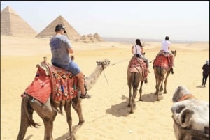 Cairo: Private Giza Pyramids, Egyptian Museum, & Bazaar Tour