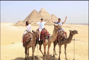 Cairo: Private Giza Pyramids, Egyptian Museum, & Bazaar Tour