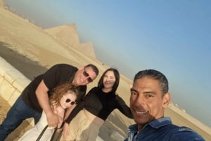 Excursão de dia inteiro às pirâmides de Gizé e Esfinge, Saqqara e Memphis