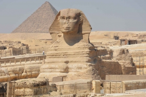 Giza: Female Guided Pyramids and Egyptian Museum Tour