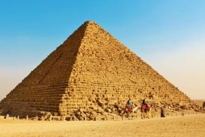 ギザのピラミッド、エジプト博物館、アイン・エル・スクナ港から。