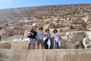 Tour privato delle piramidi di Giza, del museo delle mummie e del bazar