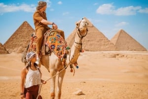 Hurghada: Excursão privativa de 2 dias aos destaques do Cairo com hotel