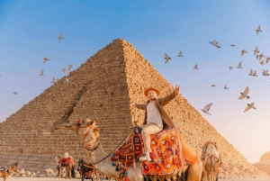 Hurghada: Kamelritt entlang der Pyramiden von Gizeh & Kairoer Museum