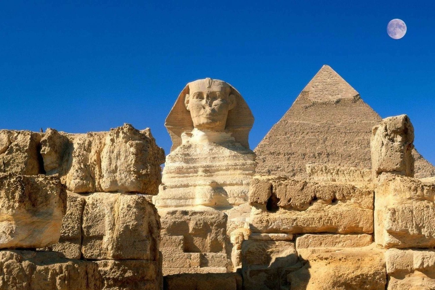 Hurghada: Pyramids & Egyptian Museum Tour with Boat Ride