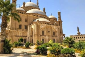 Hurghada: Cairo, Giza, Sakkara, and Memphis Two-Day Tour