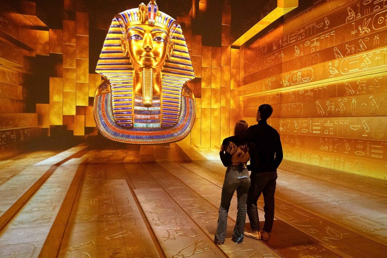 Suuri egyptiläinen museo ja kuningas Tut-kirjaimen upottava näyttely