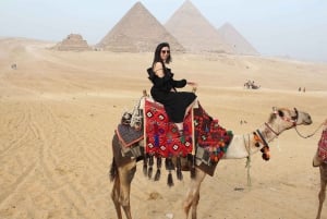 Marsa Alam: Kairon ja Gizan pyramidien päiväretki lentokoneella: Ancient Cairo & Giza Pyramids Day Trip by Plane