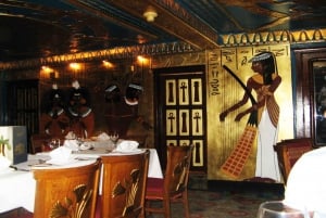 Cairo: Nile Pharaoh Dinner Cruise and Show