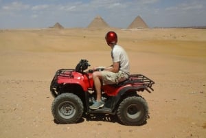 Piramidi di Giza: safari nel deserto in quad di un'ora