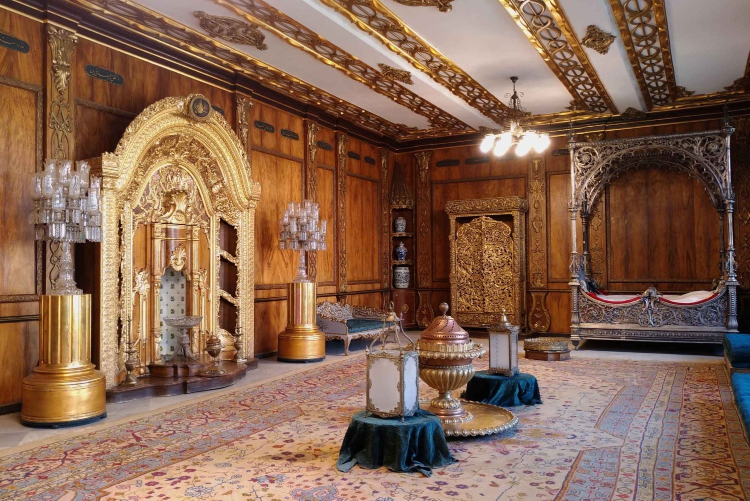 Kuninkaallinen Kairo: Manialin palatsi ja Ibn Tulunin moskeija