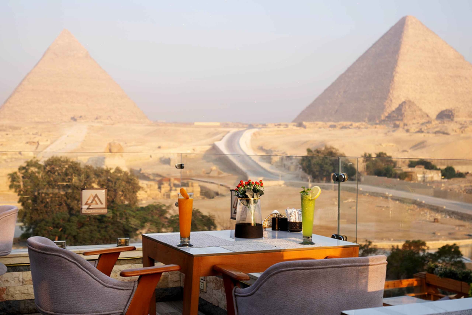 Paseo en camello al amanecer, tour privado a las pirámides y desayuno local.